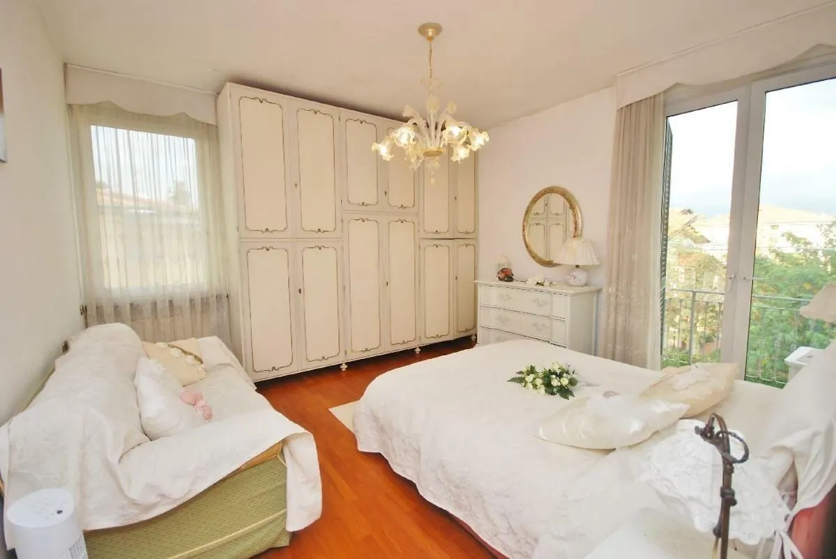 Raffinato Attico Vicino Al Mare Con Solarium Lido Di Camaiore Διαμέρισμα