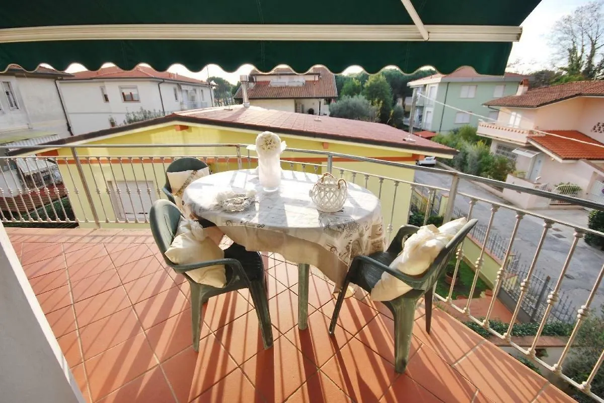 Raffinato Attico Vicino Al Mare Con Solarium Lido Di Camaiore