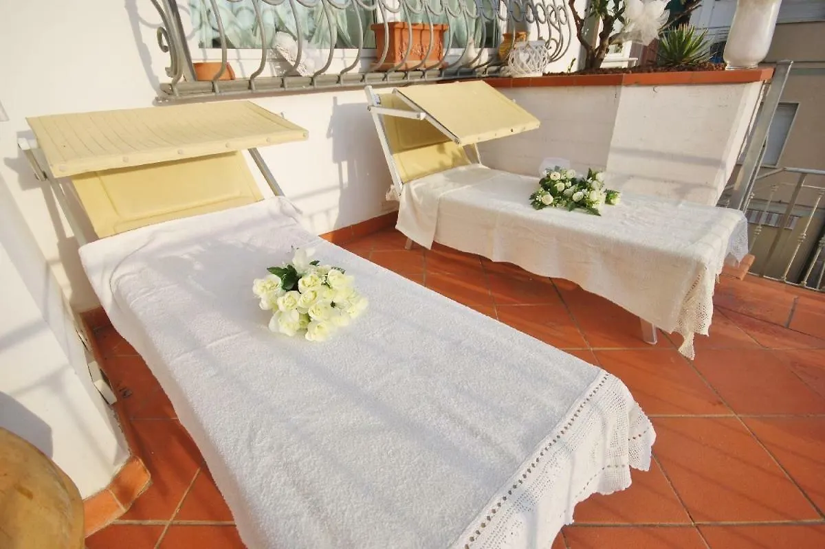 Raffinato Attico Vicino Al Mare Con Solarium Lido Di Camaiore Διαμέρισμα
