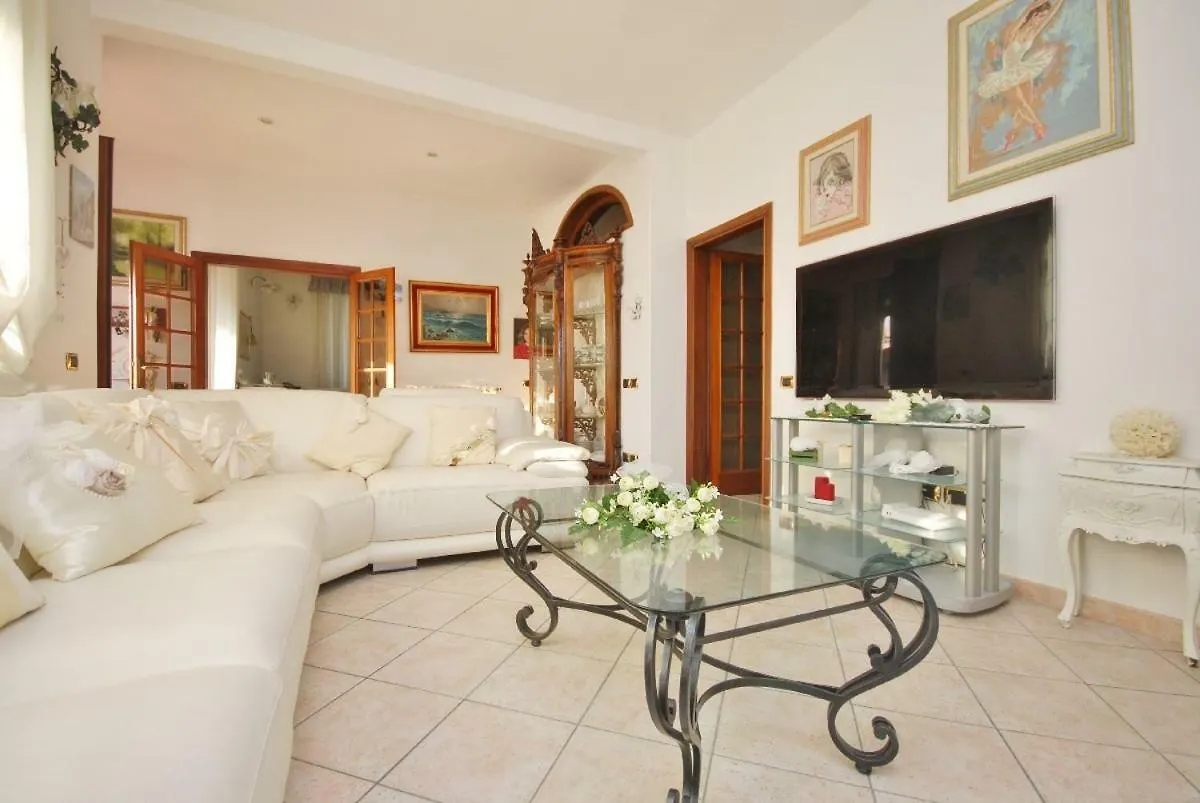 Raffinato Attico Vicino Al Mare Con Solarium Lido Di Camaiore Διαμέρισμα