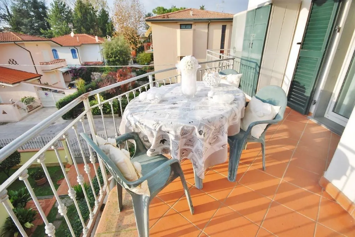 Raffinato Attico Vicino Al Mare Con Solarium Lido Di Camaiore 0*,  Ιταλία