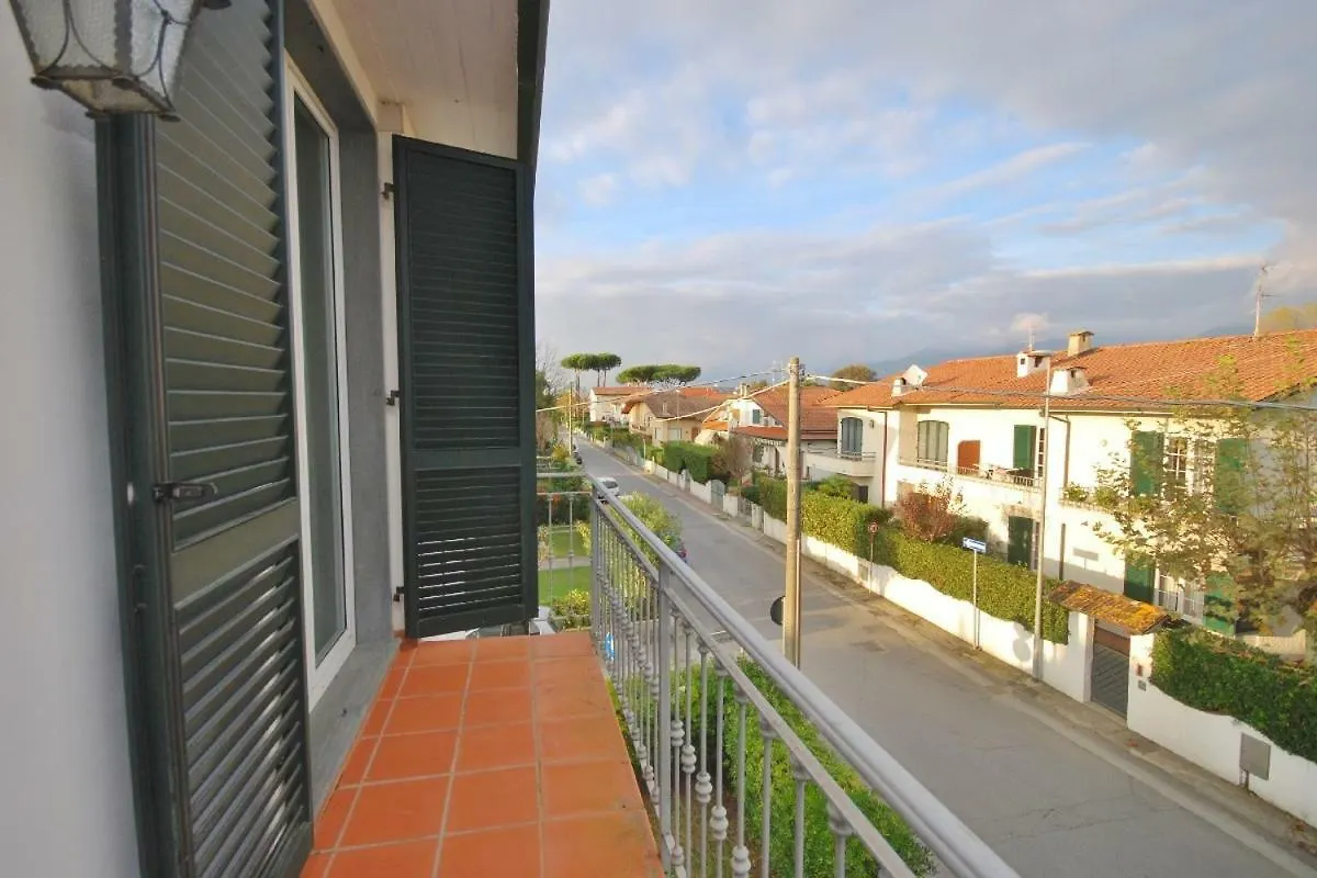 Raffinato Attico Vicino Al Mare Con Solarium Lido Di Camaiore 0*,