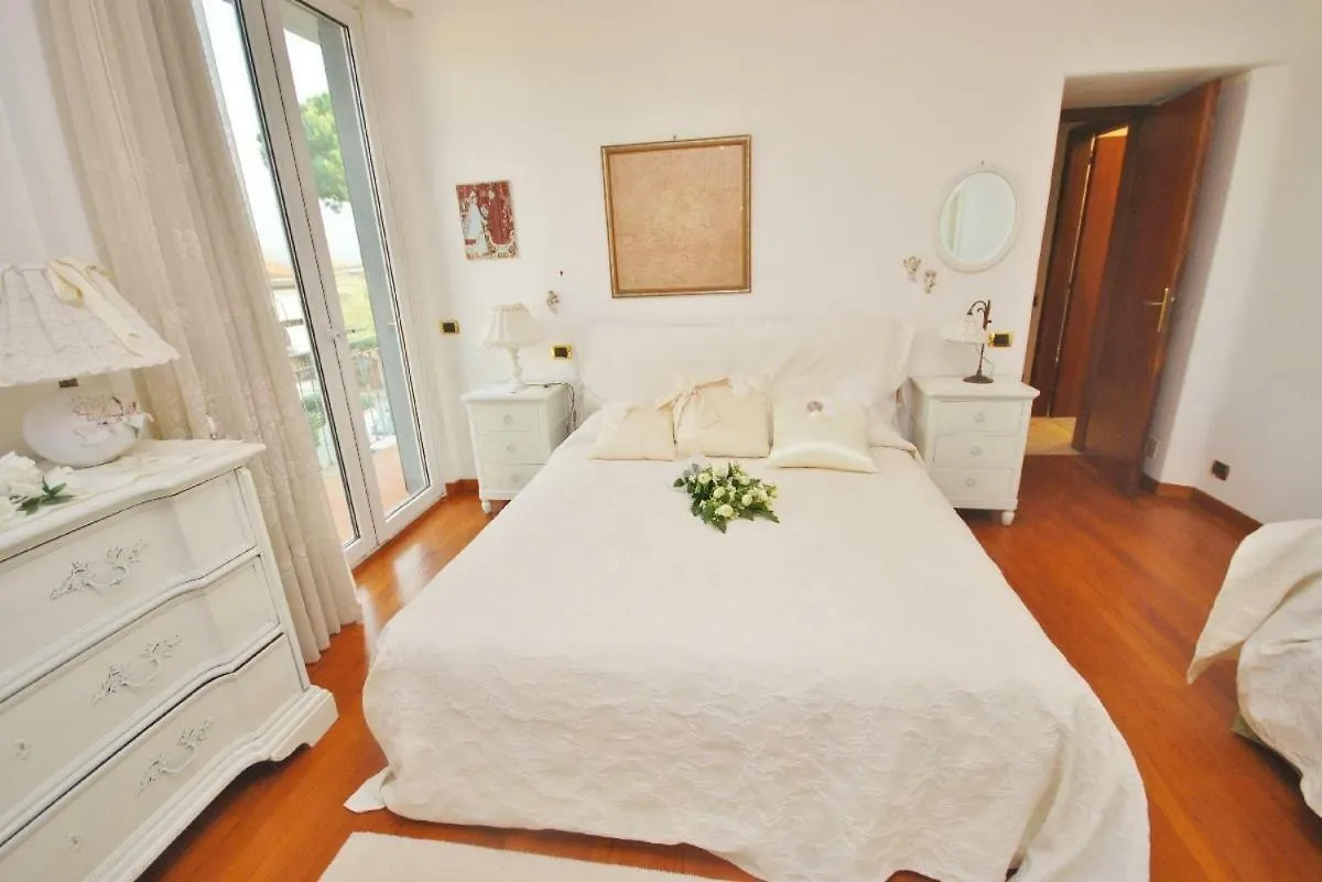 Raffinato Attico Vicino Al Mare Con Solarium Lido Di Camaiore Apartment