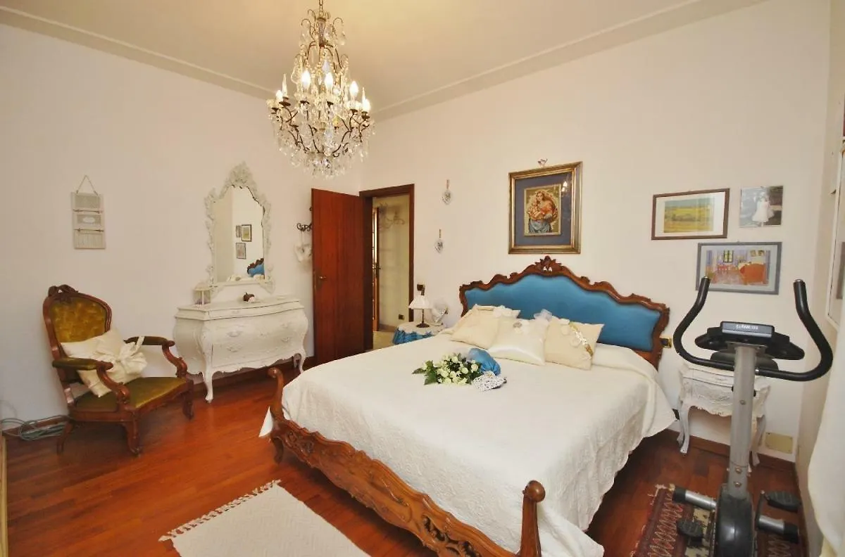 Raffinato Attico Vicino Al Mare Con Solarium Lido Di Camaiore