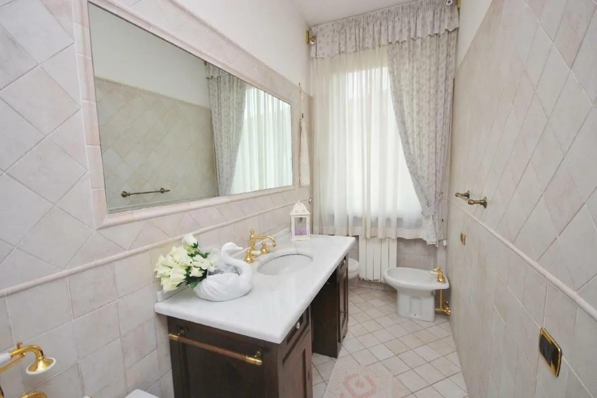 Raffinato Attico Vicino Al Mare Con Solarium Lido Di Camaiore 0*,  Italy
