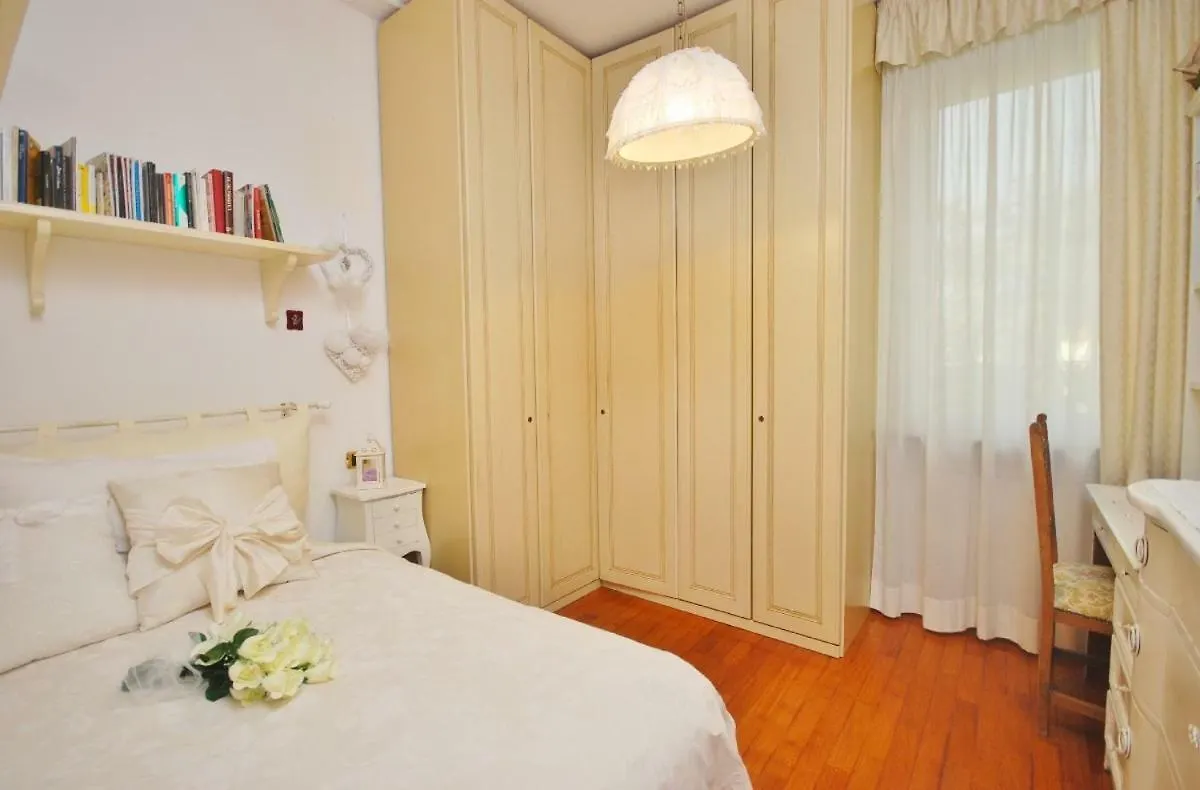 Raffinato Attico Vicino Al Mare Con Solarium Lido Di Camaiore Italy