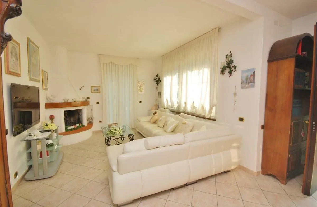 Raffinato Attico Vicino Al Mare Con Solarium Lido Di Camaiore 0*,  Italy