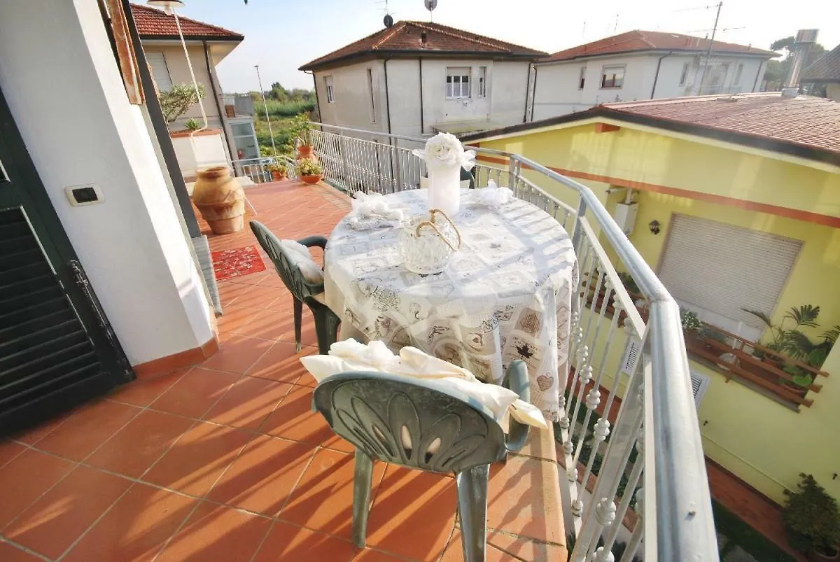 Raffinato Attico Vicino Al Mare Con Solarium Lido Di Camaiore 0*,